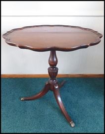 Vintage piecrust table by Imperial from Grand Rapids, Michigan