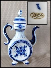  Blue and white Russian teapot lidded with an owl motif