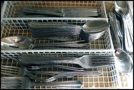 Stainless flatware set