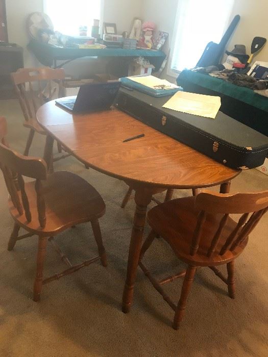#7	table	lamanite dining table w 4 chairs 	 $75.00 
