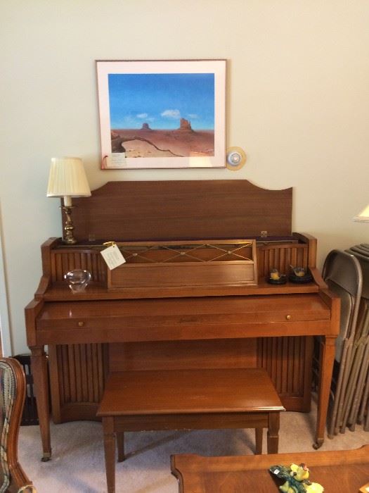 Baldwin console piano  