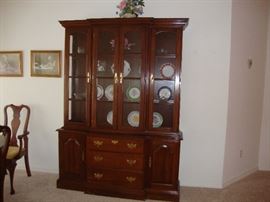 "Hitchcock" China/Display cabinet