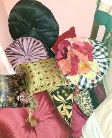 VINTAGE PILLOWS