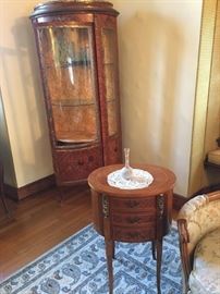 Round Curio with Round Side Table 