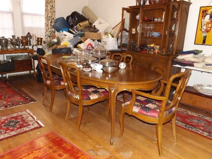 Queen Anne Dining Table. 6 Chairs. Pads Included.