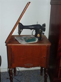 Vintage sewing machine in good condition