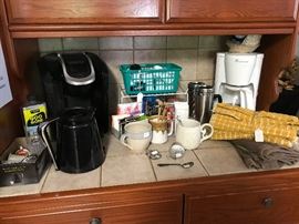Very nice Keurig system, including large size carafe, extra pods and coffee pot cleaner.
