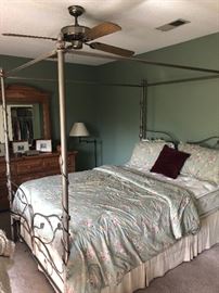  Queen size Canopy Bed