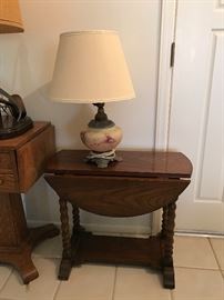 Drop leaf table