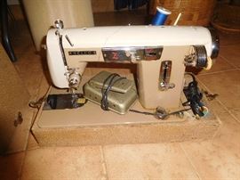 Portable sewing machine