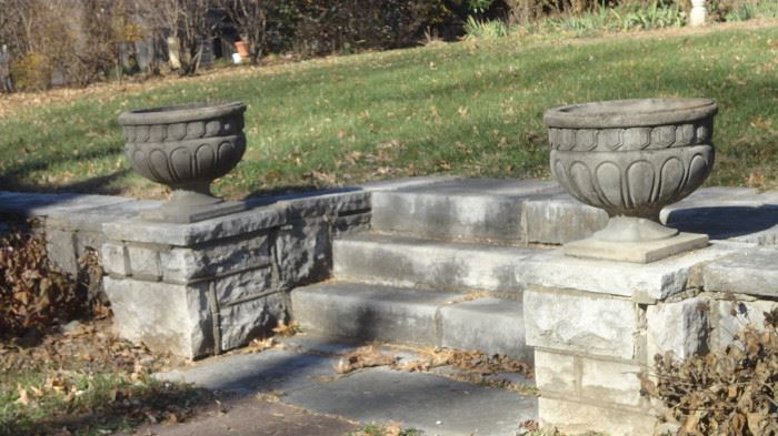 pair concrete urns