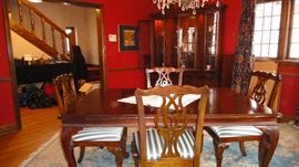 Dining Room Table, 6 Chairs, 3 Leaves