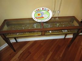 DISPLAY TABLE WITH SPOON COLLECTION