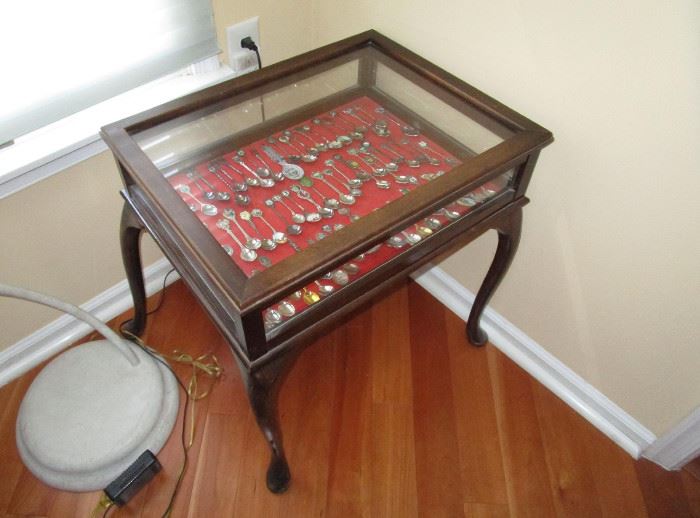DISPLAY TABLE WITH SPOON COLLECTION