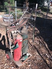 Welding settling tanks