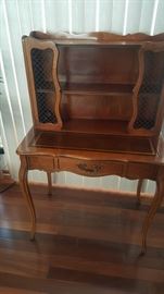 Beautiful ladies desk with drawer