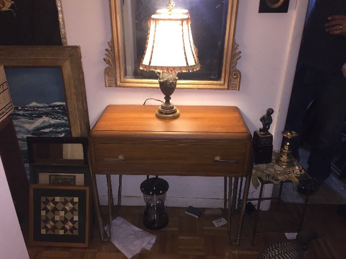 MID CENTURY MODERN TABLE, GREAT LAMP, 