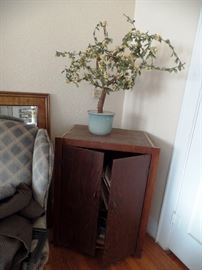 Handy cabinet with Jade Tree