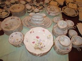 Hutschenreuther -service for 12-86 pieces total