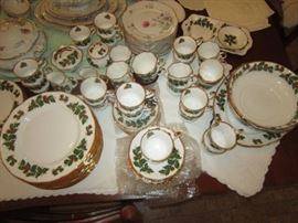 Rosina-Queen's ware "Yuletide" scalloped