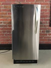 ICE MAKER