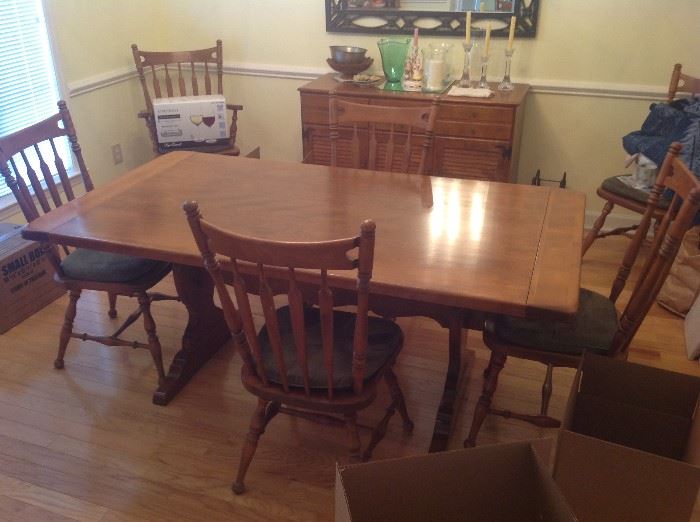 Ethan Allen Dining Table / 6 chairs $ 350.00