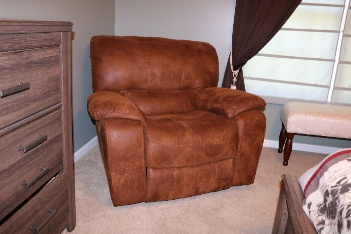 Over Size  Recliner 
