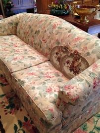 Floral 2-cushion sofa