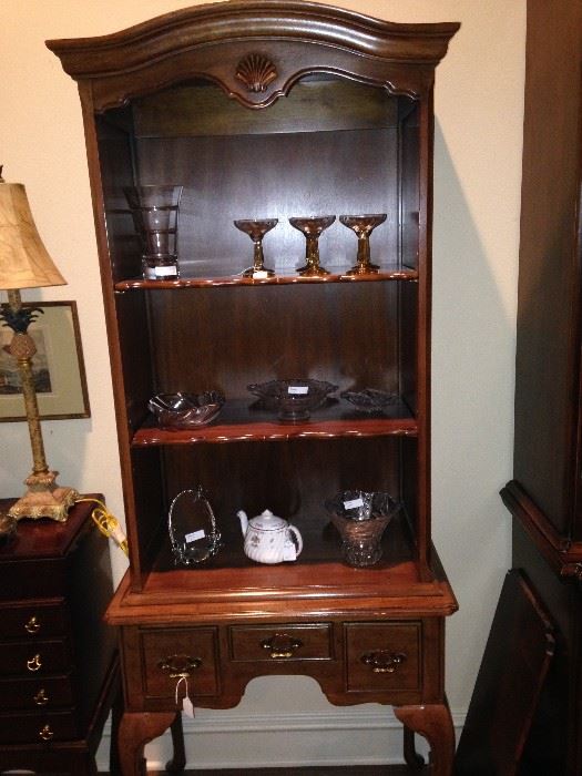Display cabinet with shelf and drawer storage