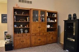 Mid-C Thomasville Curio Cabinet, Bookcases, Books, Novelty Items