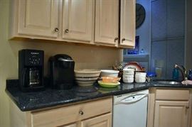 Coffee Pots, Keurig, Cuisinart, Spagetti Bowl, Mixing Bowls, Glass Plates, Soup Bowls