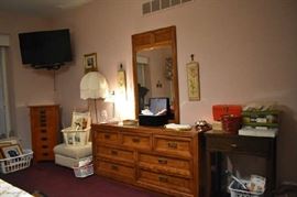 Huntley by Thomasville Bedroom Set Jewelry Armoire 