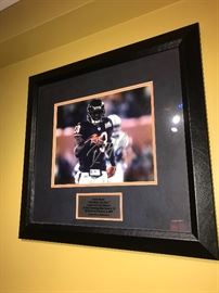Devin Hester signed framed photograph with COA
