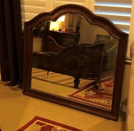 Broyhill King Bedroom: Bed Frame, Nightstands (2), Dresser w Mirror, Table Lamps (2) 