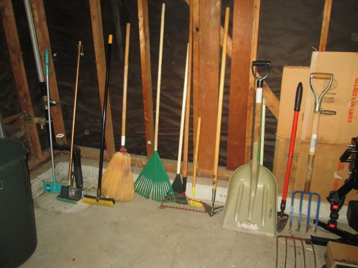 Garage:  Garden Tools