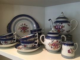 Booths Tea and Luncheon Set in Lowestoft Boarder