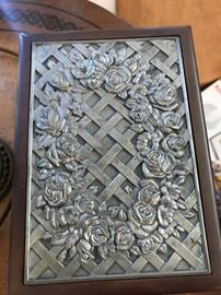 Dresser Box