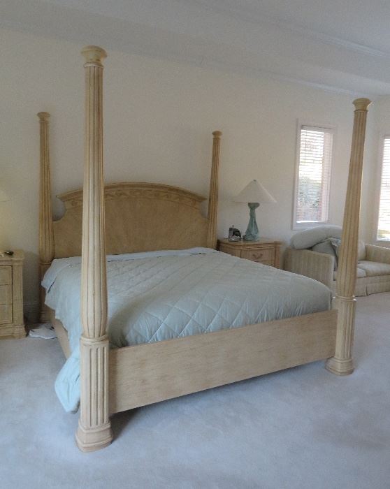 King Size Bed-we do’t have the mattress or boxspring-Gorgeous bed!