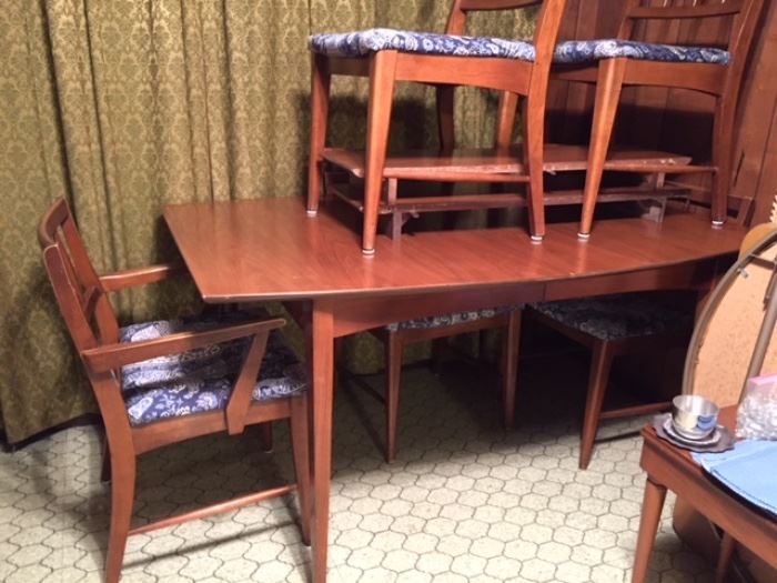 Mid-century table & 6 chairs (plus 2 leaves) 