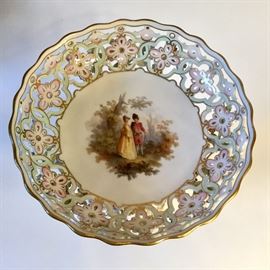 Detail from the Meissen compote: "Three Graces".