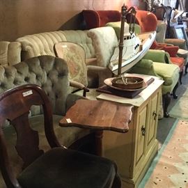 Large detached building full of treasures!