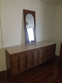 This mirror is included in the vintage Thomasville bedroom set!