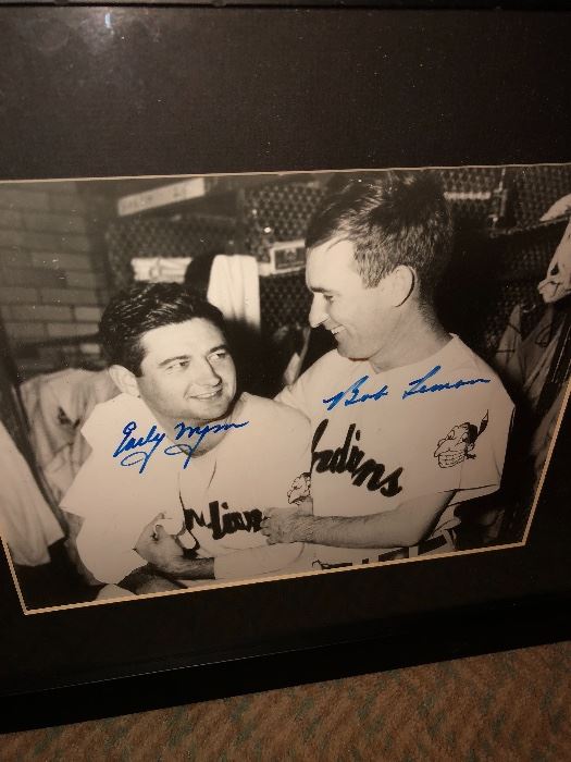 Early Wynn and Bob Lemon signed pic