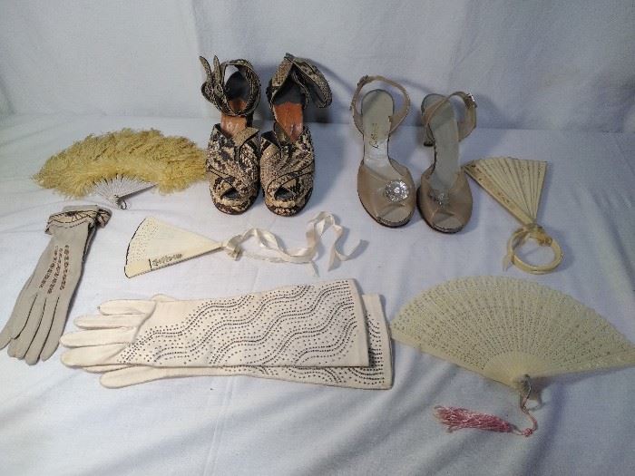  (8) Vintage Clothing Pieces   http://www.ctonlineauctions.com/detail.asp?id=685582