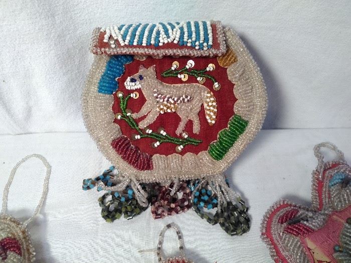  (5) Beaded Pieces - Purses & Arrow Decorations  http://www.ctonlineauctions.com/detail.asp?id=685602