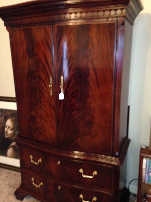 Gorgeous wood - TV armoire