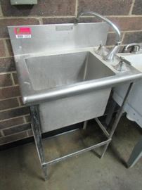 GreenWood Inc Stainless Steel Sink on Stand