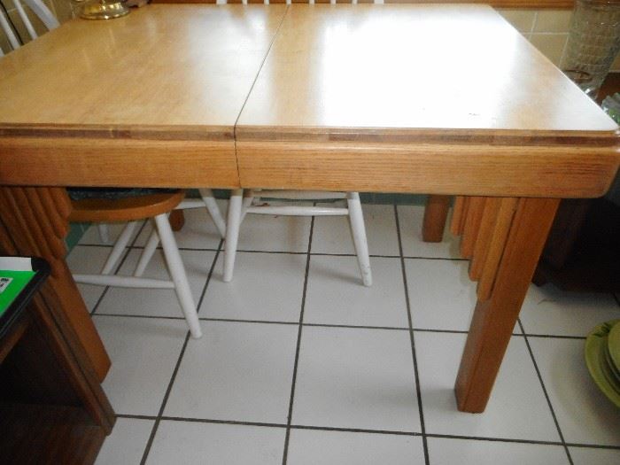 Deco Kitchen Table.No leaf