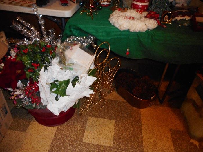 Berries, Flowers, Stems, Towels, Table Clothes, Napkins ALL Christmas