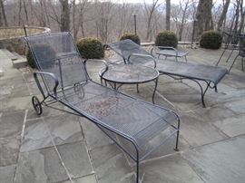 Pair of Chaise Loungers with Table 